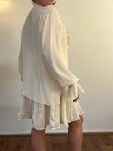 Load image into Gallery viewer, Vintage Y2K Ivory silk crepe Blouse Top
