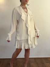 Load image into Gallery viewer, Vintage Y2K Ivory silk crepe Blouse Top
